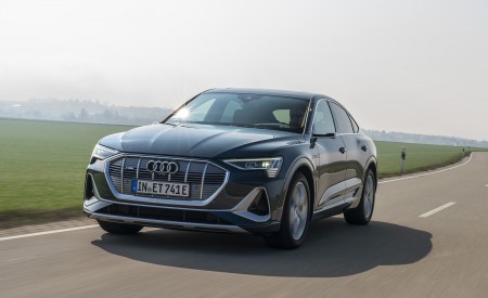 2020 Audi e-tron Sportback (Color: Plasma Blue) Front Three-Quarter Wallpapers 450x275 (16)