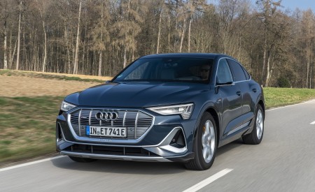 2020 Audi e-tron Sportback (Color: Plasma Blue) Front Wallpapers 450x275 (18)
