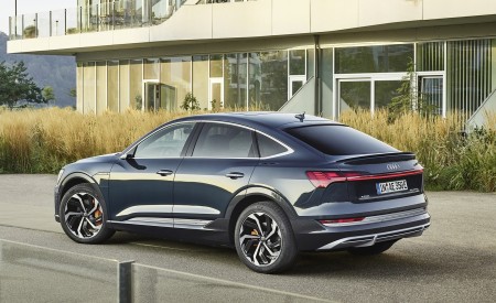 2020 Audi e-tron Sportback (Color: Plasma Blue) Rear Three-Quarter Wallpapers 450x275 (58)