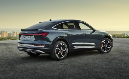 2020 Audi e-tron Sportback (Color: Plasma Blue) Rear Three-Quarter Wallpapers 450x275 (53)