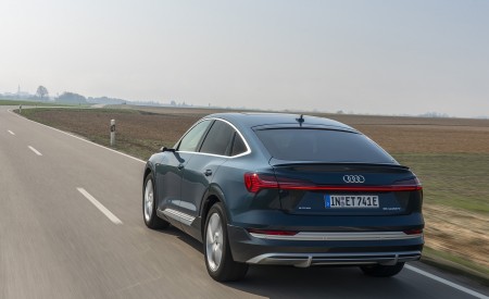 2020 Audi e-tron Sportback (Color: Plasma Blue) Rear Three-Quarter Wallpapers 450x275 (19)