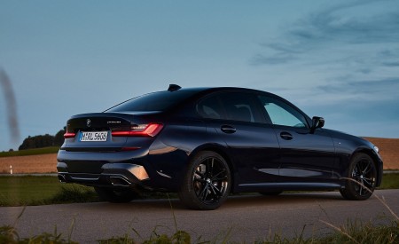 2020 BMW M340i Sedan (Color: Tanzanite Blue Metallic) Rear Three-Quarter Wallpapers 450x275 (33)