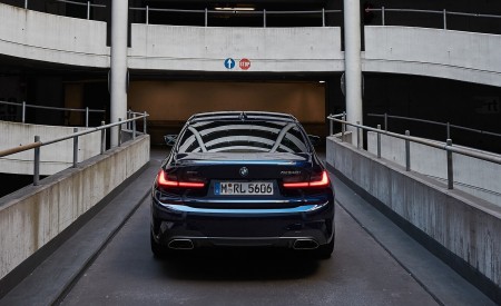2020 BMW M340i Sedan (Color: Tanzanite Blue Metallic) Rear Wallpapers 450x275 (54)
