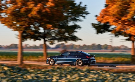 2020 BMW M340i Sedan (Color: Tanzanite Blue Metallic) Side Wallpapers 450x275 (36)