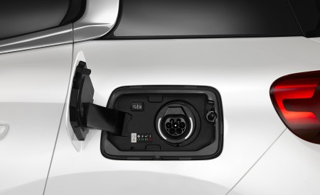 2020 Citroen C5 Aircross Hybrid Charging Port Wallpapers  450x275 (69)
