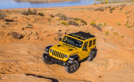 2020 Jeep Wrangler Rubicon EcoDiesel Front Three-Quarter Wallpapers 450x275 (74)