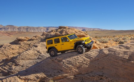 2020 Jeep Wrangler Rubicon EcoDiesel Front Three-Quarter Wallpapers 450x275 (59)
