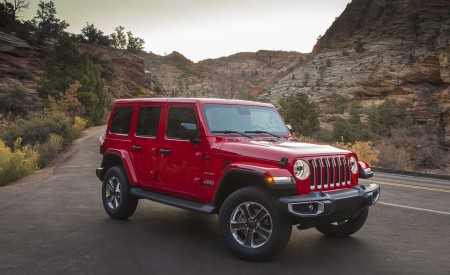 2020 Jeep Wrangler Sahara EcoDiesel Front Three-Quarter Wallpapers 450x275 (109)
