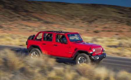 2020 Jeep Wrangler Sahara EcoDiesel Front Three-Quarter Wallpapers 450x275 (85)