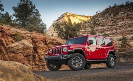 2020 Jeep Wrangler Sahara EcoDiesel Front Three-Quarter Wallpapers 450x275 (110)
