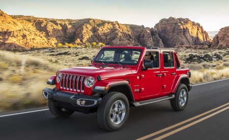 2020 Jeep Wrangler Sahara EcoDiesel Front Three-Quarter Wallpapers 450x275 (86)