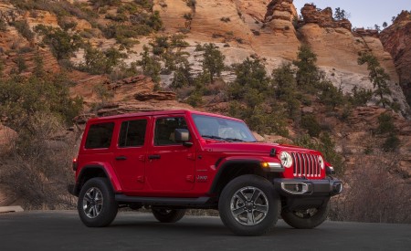 2020 Jeep Wrangler Sahara EcoDiesel Front Three-Quarter Wallpapers 450x275 (114)