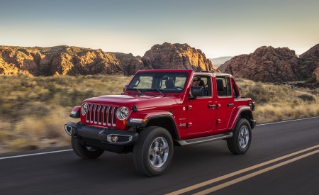 2020 Jeep Wrangler Sahara EcoDiesel Front Three-Quarter Wallpapers 450x275 (98)