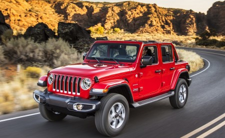 2020 Jeep Wrangler Sahara EcoDiesel Front Three-Quarter Wallpapers 450x275 (88)