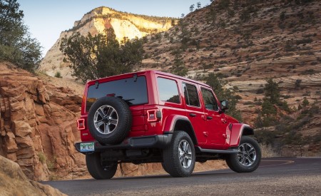 2020 Jeep Wrangler Sahara EcoDiesel Rear Three-Quarter Wallpapers 450x275 (116)