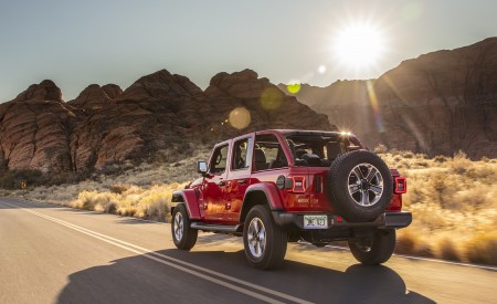 2020 Jeep Wrangler Sahara EcoDiesel Rear Three-Quarter Wallpapers 450x275 (90)