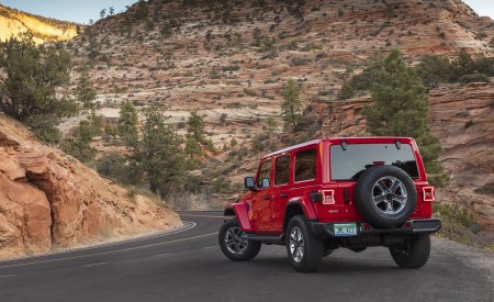 2020 Jeep Wrangler Sahara EcoDiesel Rear Three-Quarter Wallpapers 450x275 (118)