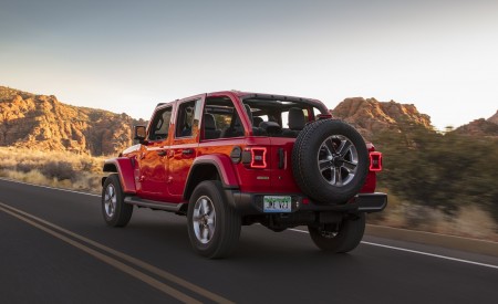2020 Jeep Wrangler Sahara EcoDiesel Rear Three-Quarter Wallpapers 450x275 (91)