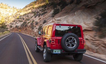 2020 Jeep Wrangler Sahara EcoDiesel Rear Wallpapers 450x275 (102)