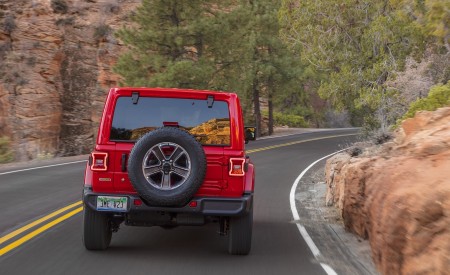 2020 Jeep Wrangler Sahara EcoDiesel Rear Wallpapers 450x275 (104)
