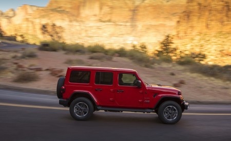 2020 Jeep Wrangler Sahara EcoDiesel Side Wallpapers 450x275 (108)