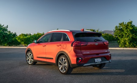 2020 Kia Niro Hybrid Rear Three-Quarter Wallpapers 450x275 (28)