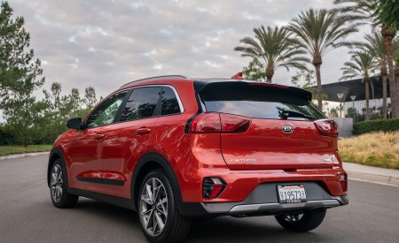 2020 Kia Niro Hybrid Rear Three-Quarter Wallpapers 450x275 (22)