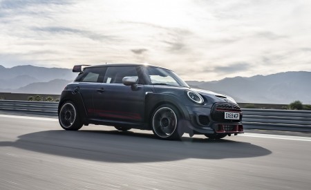 2020 MINI John Cooper Works GP Front Three-Quarter Wallpapers 450x275 (2)