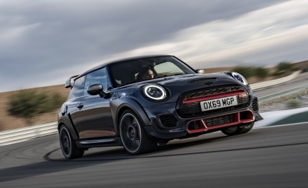 2020 MINI John Cooper Works GP Front Three-Quarter Wallpapers 450x275 (5)