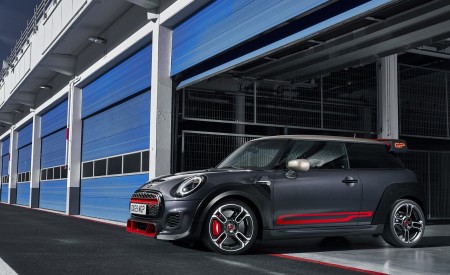2020 MINI John Cooper Works GP Front Three-Quarter Wallpapers 450x275 (16)