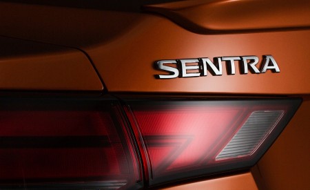 2020 Nissan Sentra Badge Wallpapers 450x275 (75)