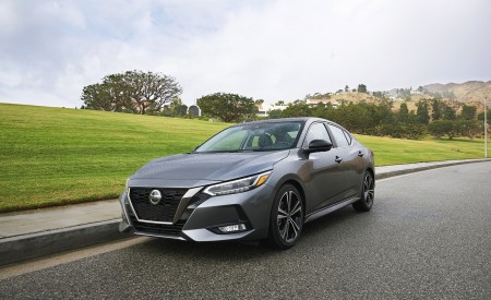 2020 Nissan Sentra Front Three-Quarter Wallpapers 450x275 (21)