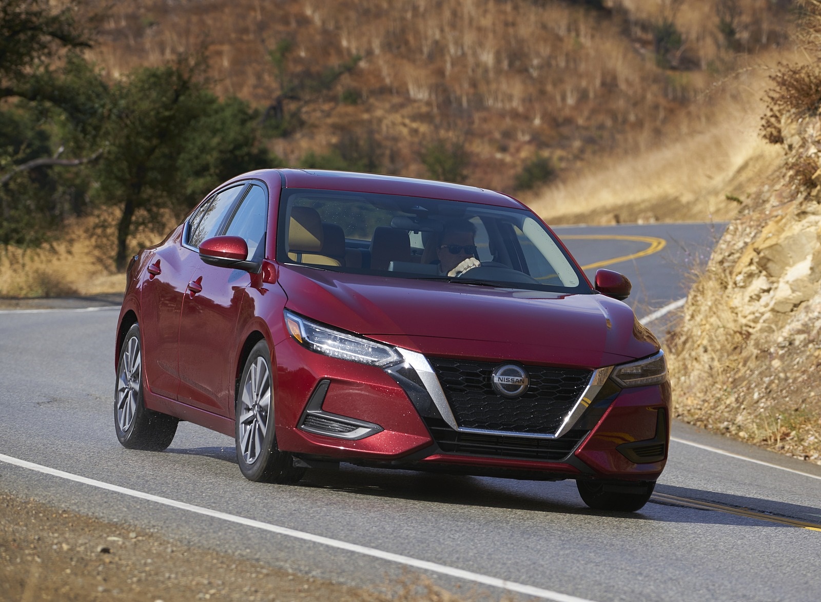 2020 Nissan Sentra Front Three-Quarter Wallpapers (1)