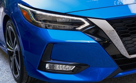 2020 Nissan Sentra Headlight Wallpapers 450x275 (50)