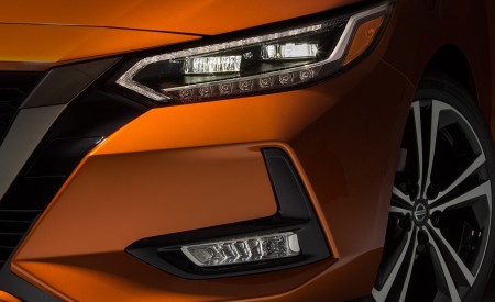 2020 Nissan Sentra Headlight Wallpapers 450x275 (76)