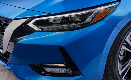 2020 Nissan Sentra Headlight Wallpapers 450x275 (51)