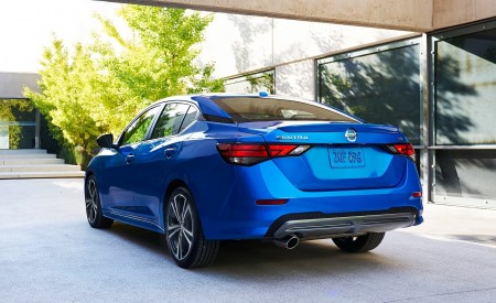 2020 Nissan Sentra Rear Three-Quarter Wallpapers 450x275 (37)