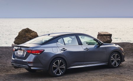 2020 Nissan Sentra Rear Three-Quarter Wallpapers 450x275 (25)