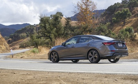 2020 Nissan Sentra Rear Three-Quarter Wallpapers 450x275 (18)