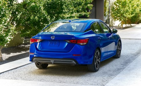 2020 Nissan Sentra Rear Wallpapers 450x275 (39)