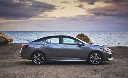 2020 Nissan Sentra Side Wallpapers 450x275 (26)