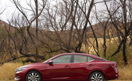 2020 Nissan Sentra Side Wallpapers 450x275 (11)