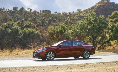 2020 Nissan Sentra Side Wallpapers 450x275 (4)