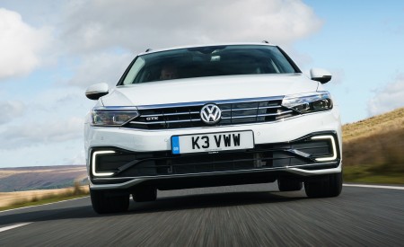 2020 Volkswagen Passat GTE Advance Estate (UK-Spec; Plug-In Hybrid) Front Wallpapers 450x275 (2)