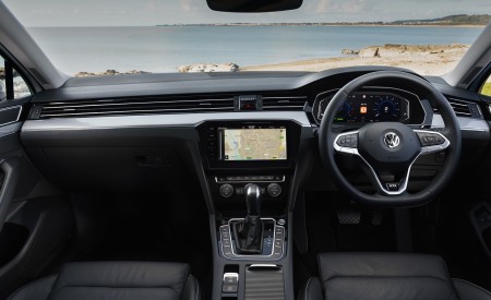 2020 Volkswagen Passat GTE Advance Estate (UK-Spec; Plug-In Hybrid) Interior Cockpit Wallpapers 450x275 (21)