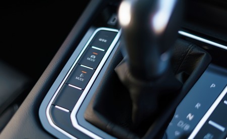 2020 Volkswagen Passat GTE Advance Estate (UK-Spec; Plug-In Hybrid) Interior Detail Wallpapers 450x275 (23)