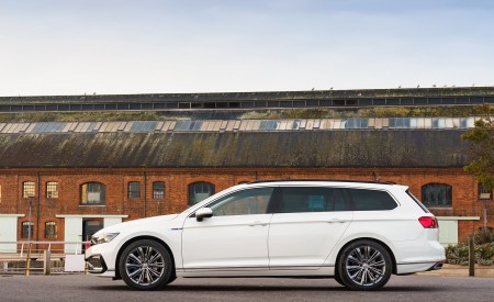 2020 Volkswagen Passat GTE Advance Estate (UK-Spec; Plug-In Hybrid) Side Wallpapers 450x275 (15)