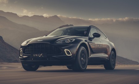 2021 Aston Martin DBX Front Three-Quarter Wallpapers 450x275 (2)