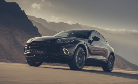 2021 Aston Martin DBX Front Three-Quarter Wallpapers 450x275 (10)