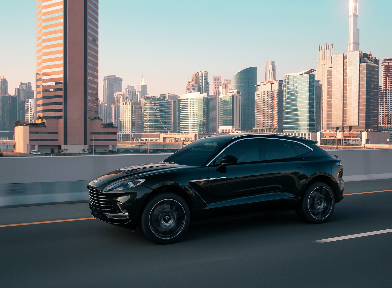 2021 Aston Martin DBX Front Three-Quarter Wallpapers #6 of 122